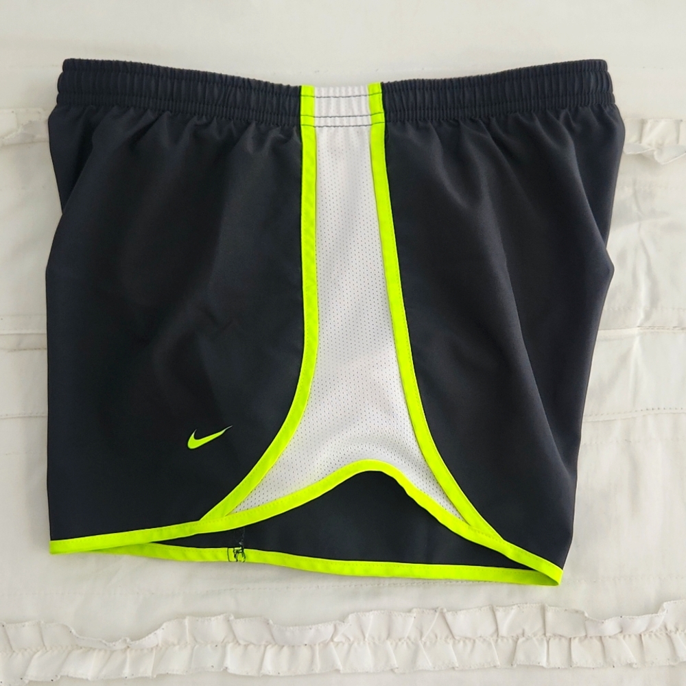 Kids Nike Drifit Running Shorts Large